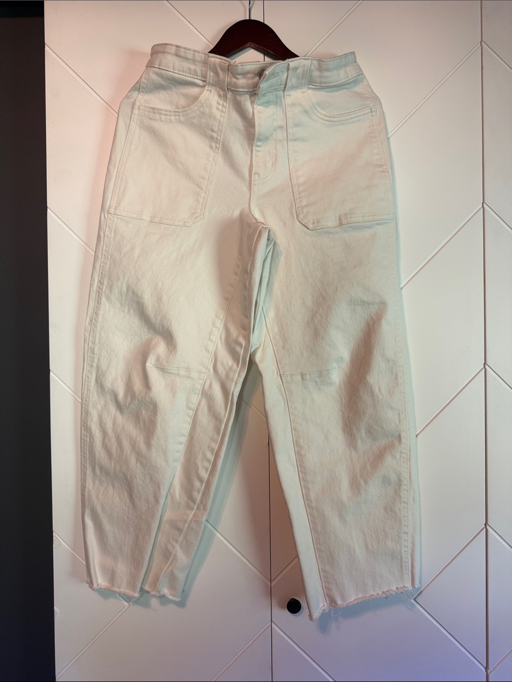 Cropped Off-White Barrel  Leg Jeans